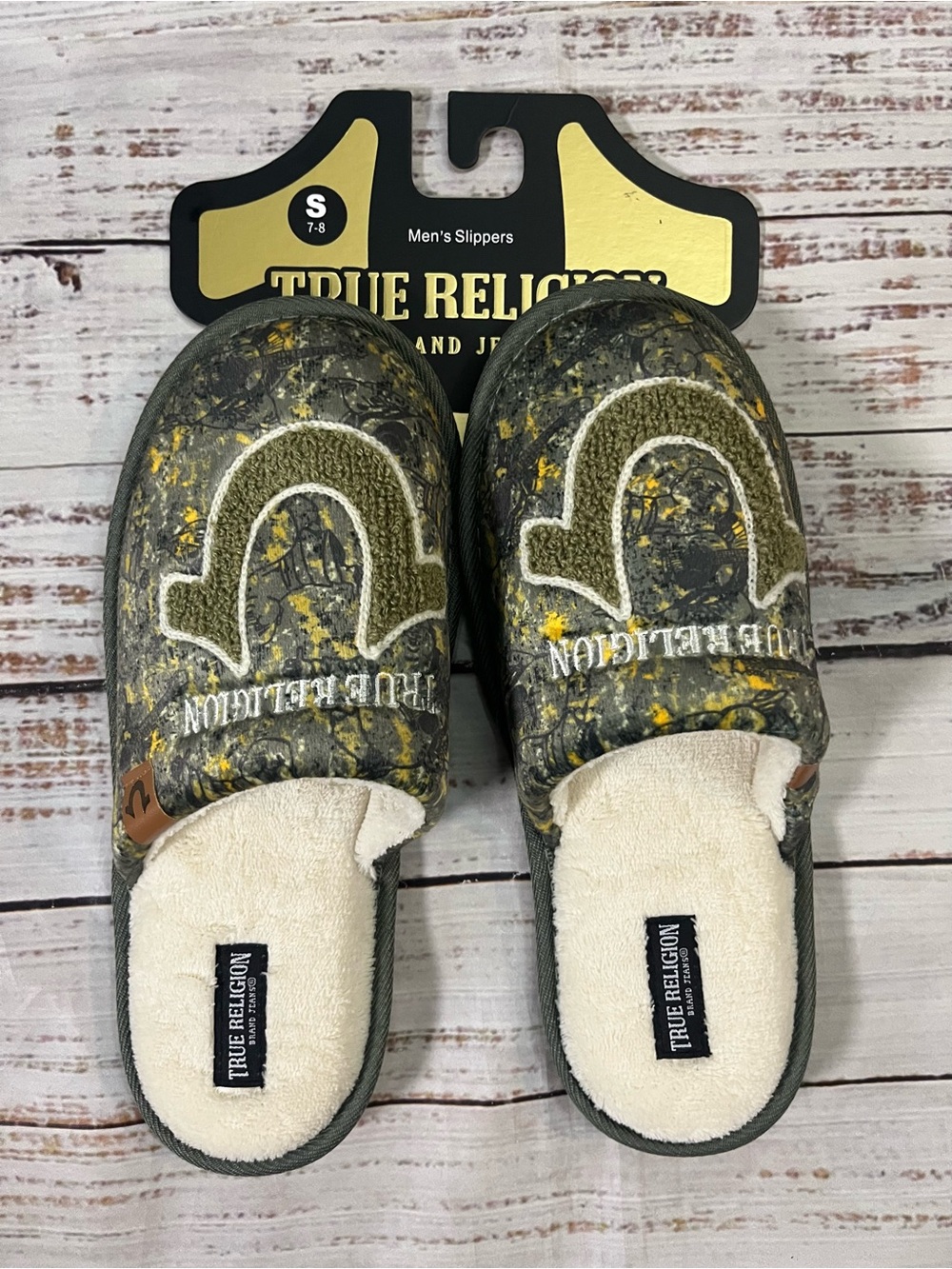 True Religion Mens 7-8 Fleece Horseshoe Charm Olive Floral
House Slippers NWT!